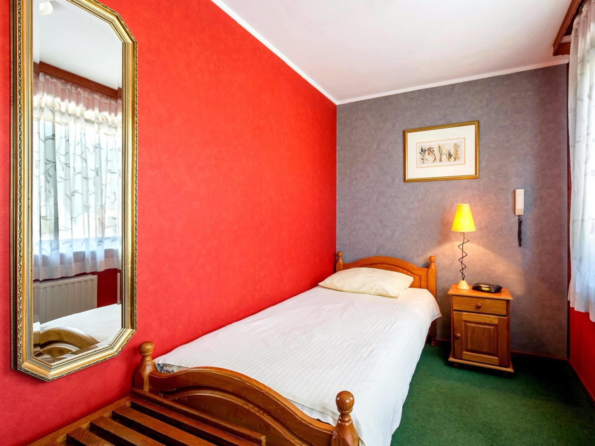 Hostellerie Val Fleuri Mersch Exterior photo